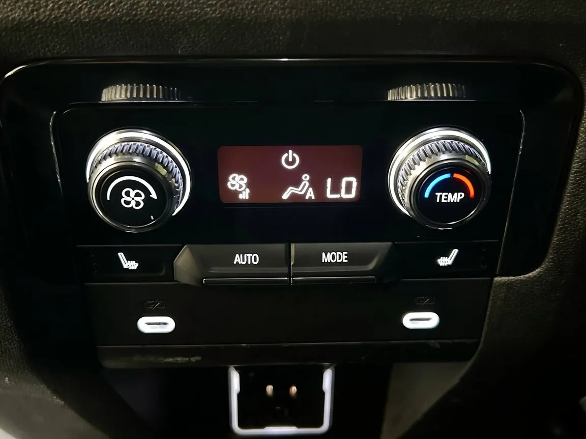 2021 GMC Yukon Denali - Photo 19