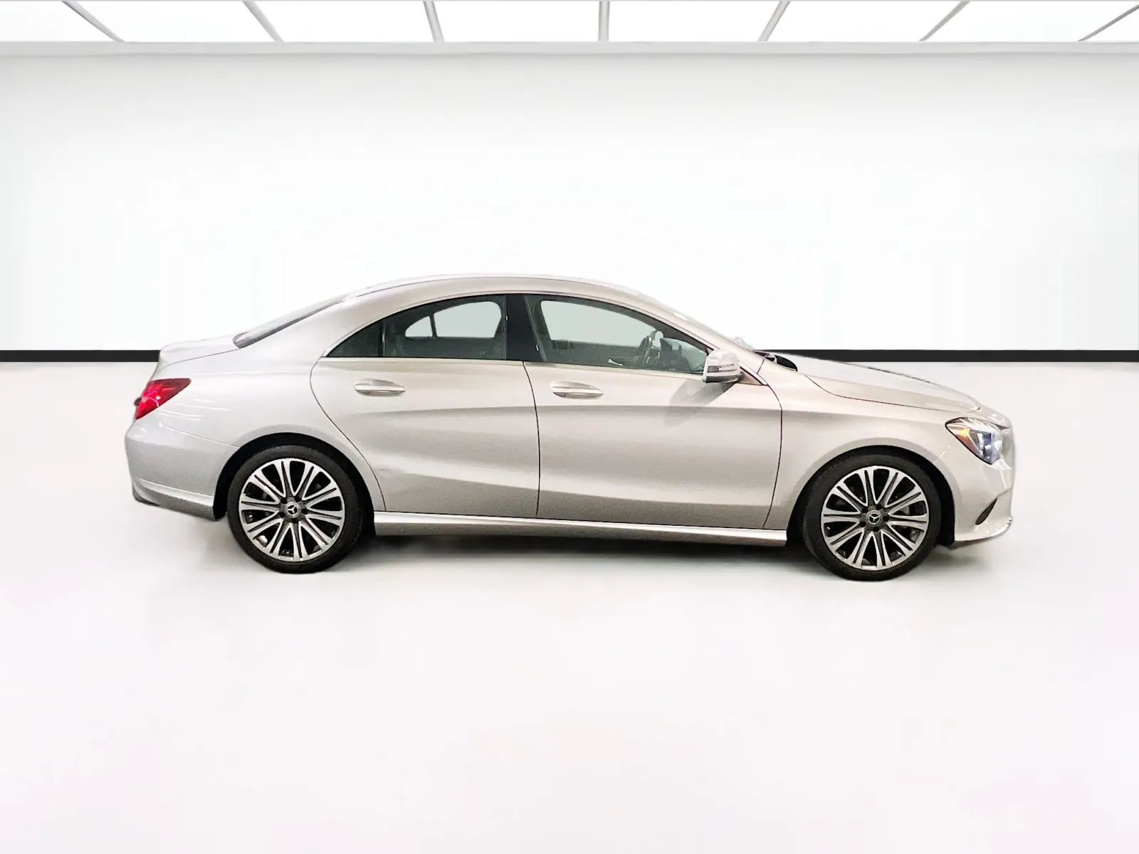 Mercedes-Benz CLA photo 23