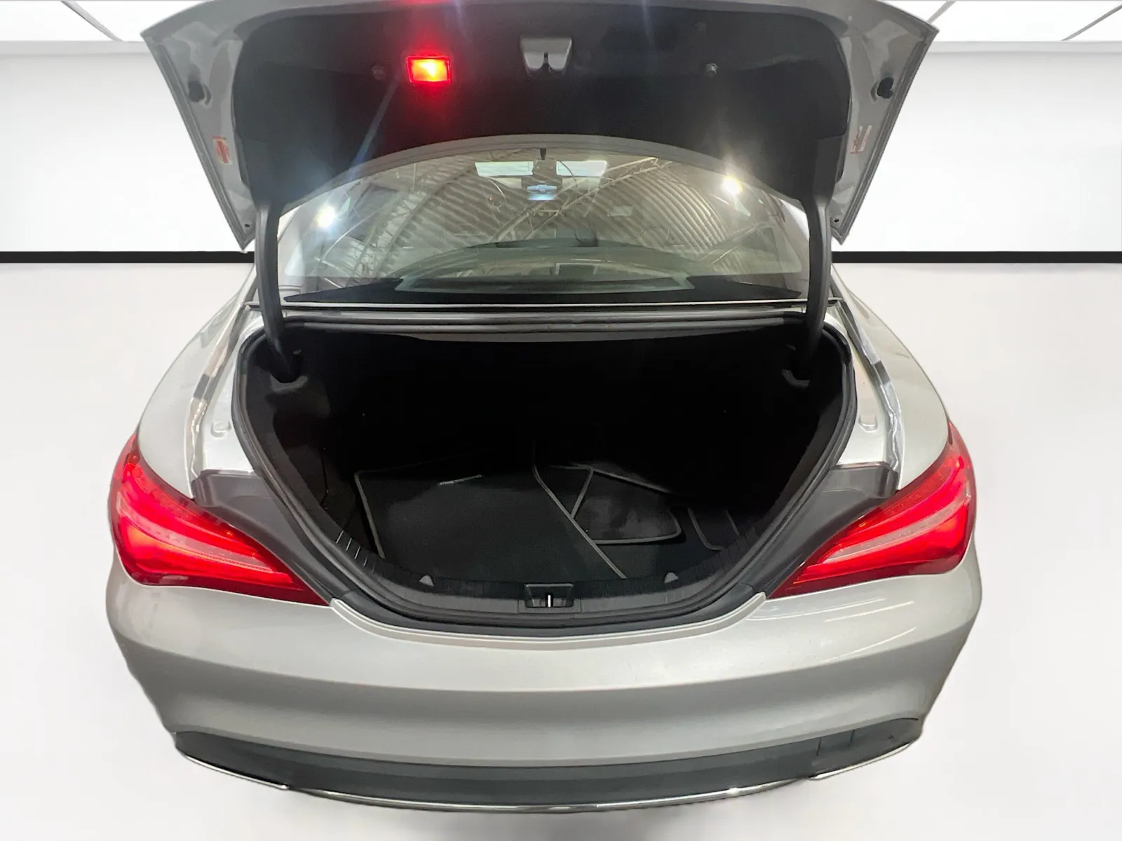 Mercedes-Benz CLA photo 18