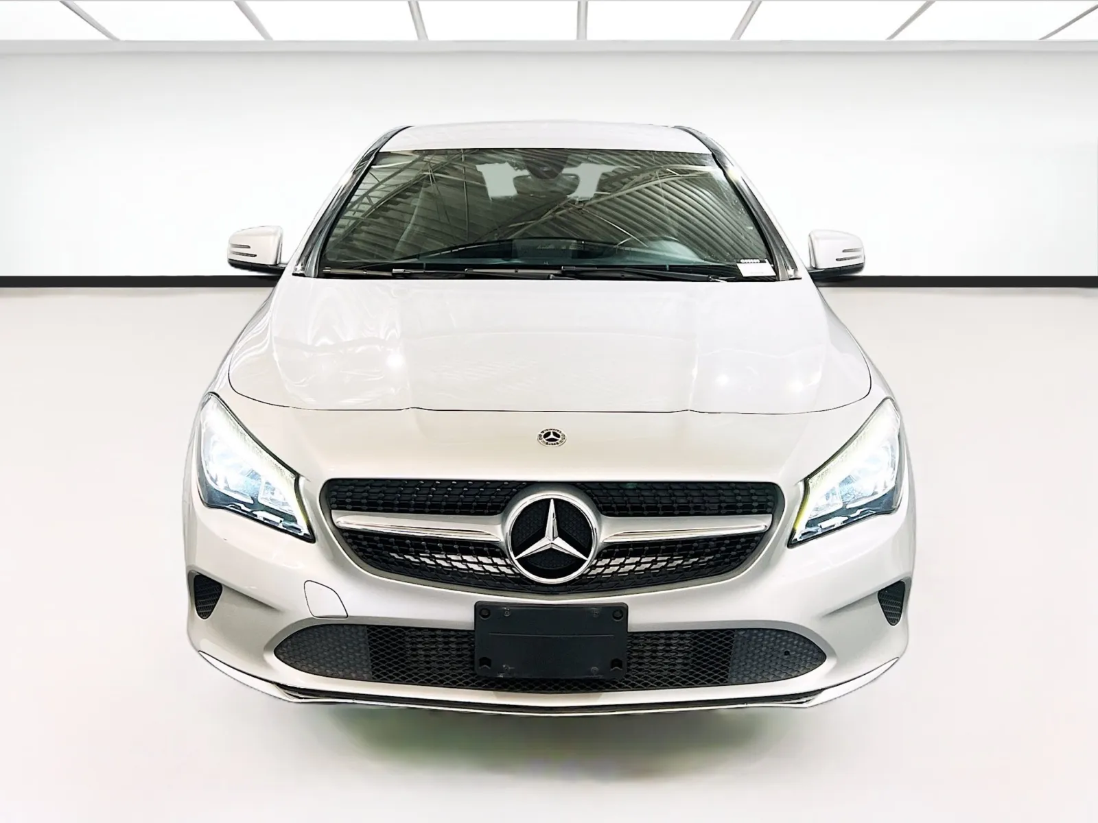 Mercedes-Benz CLA photo 2