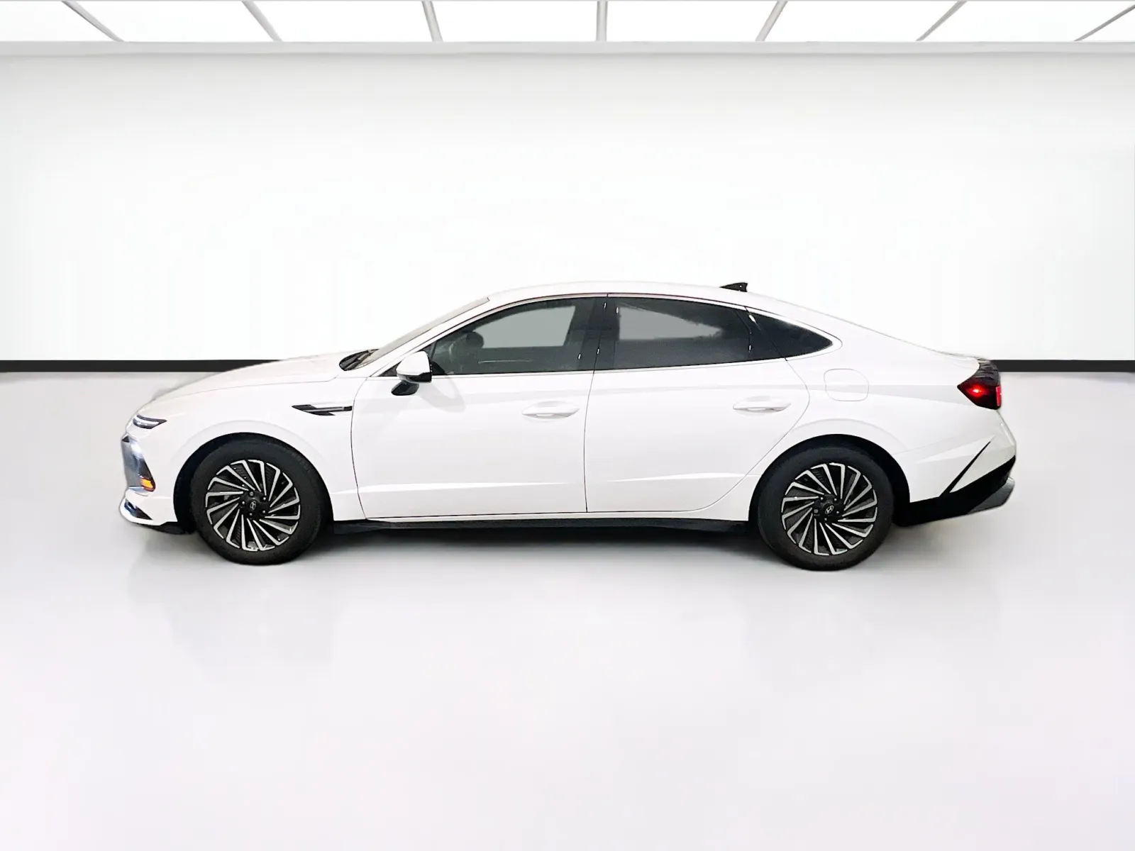 2024 Hyundai Sonata Hybrid SEL - Photo 22