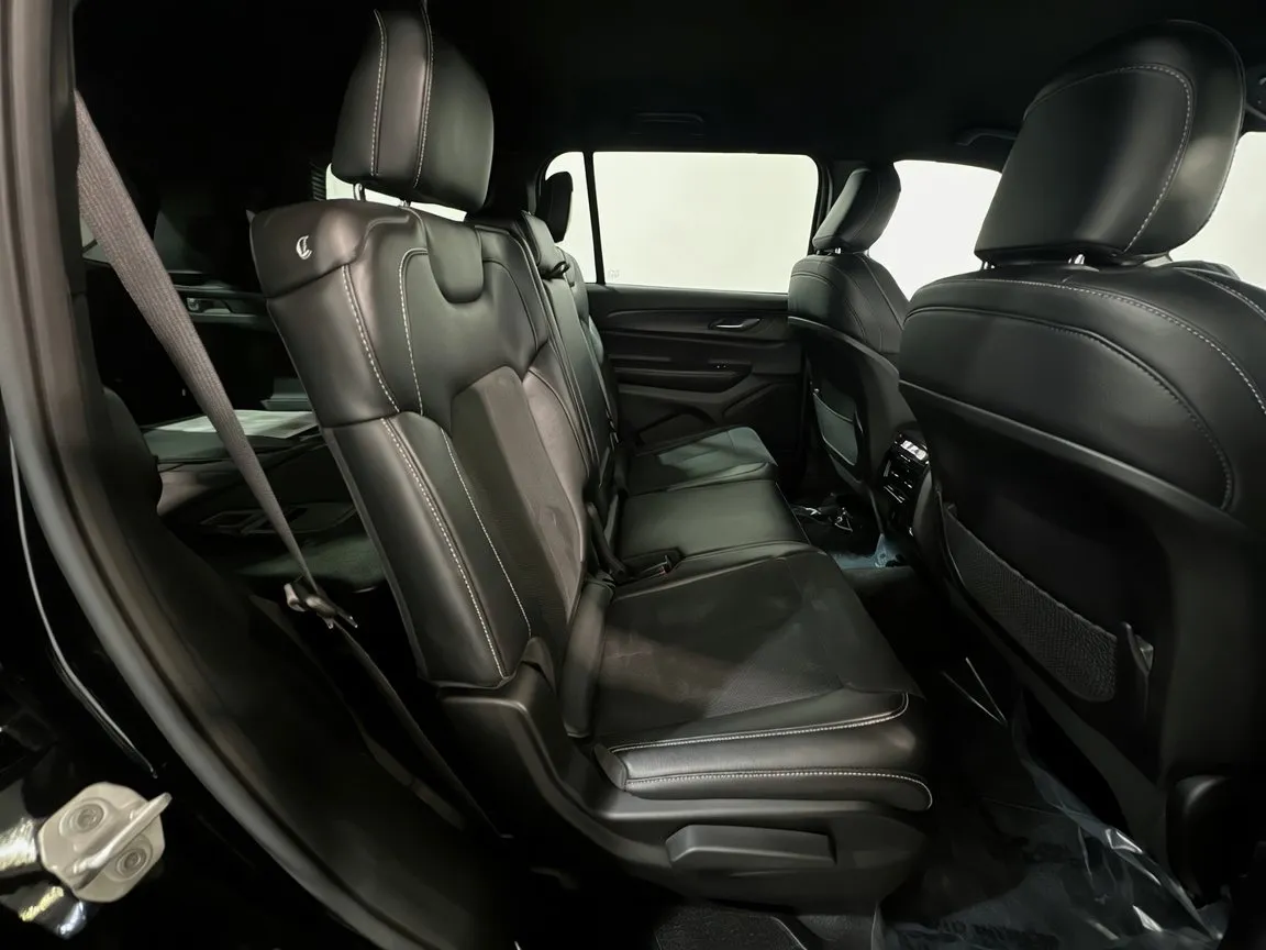 2024 Jeep Grand Cherokee L Altitude - Photo 19