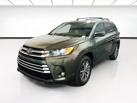 Silver 2018 Toyota Highlander XLE for sale in Chandler, AZ