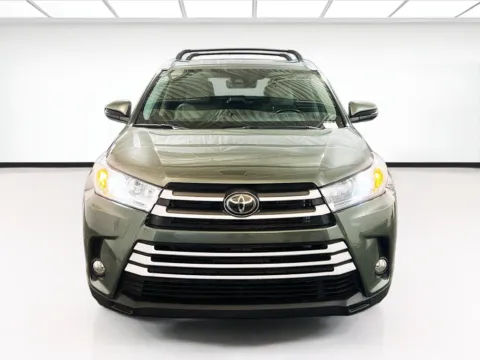 Photos of 2018 Toyota Highlander XLE for sale in Chandler, AZ at STG Chandler