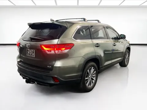 More photos of 2018 Toyota Highlander XLE at STG Chandler, AZ