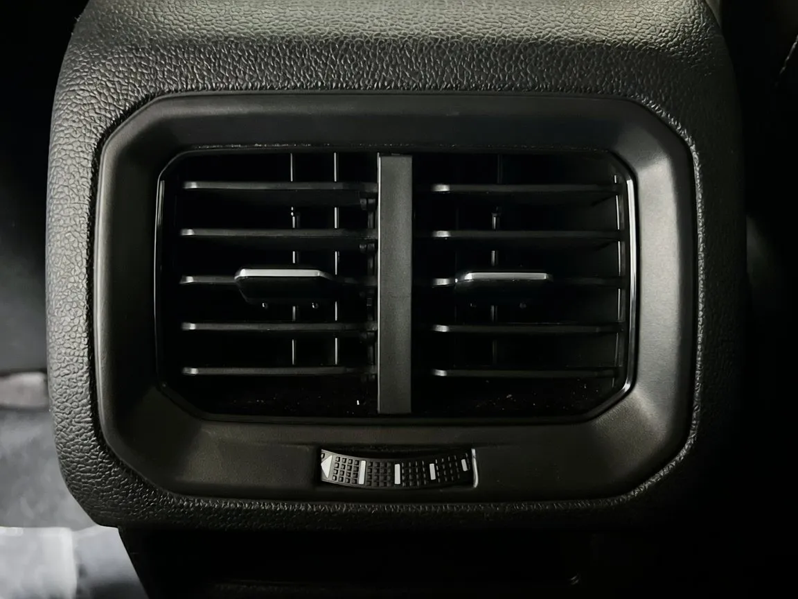 Volkswagen Taos photo 17