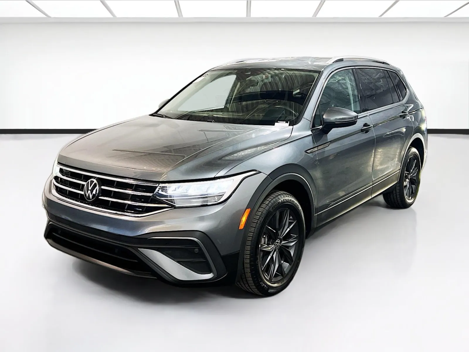 Gray 2022 Volkswagen Tiguan SE for sale in Chandler, AZ