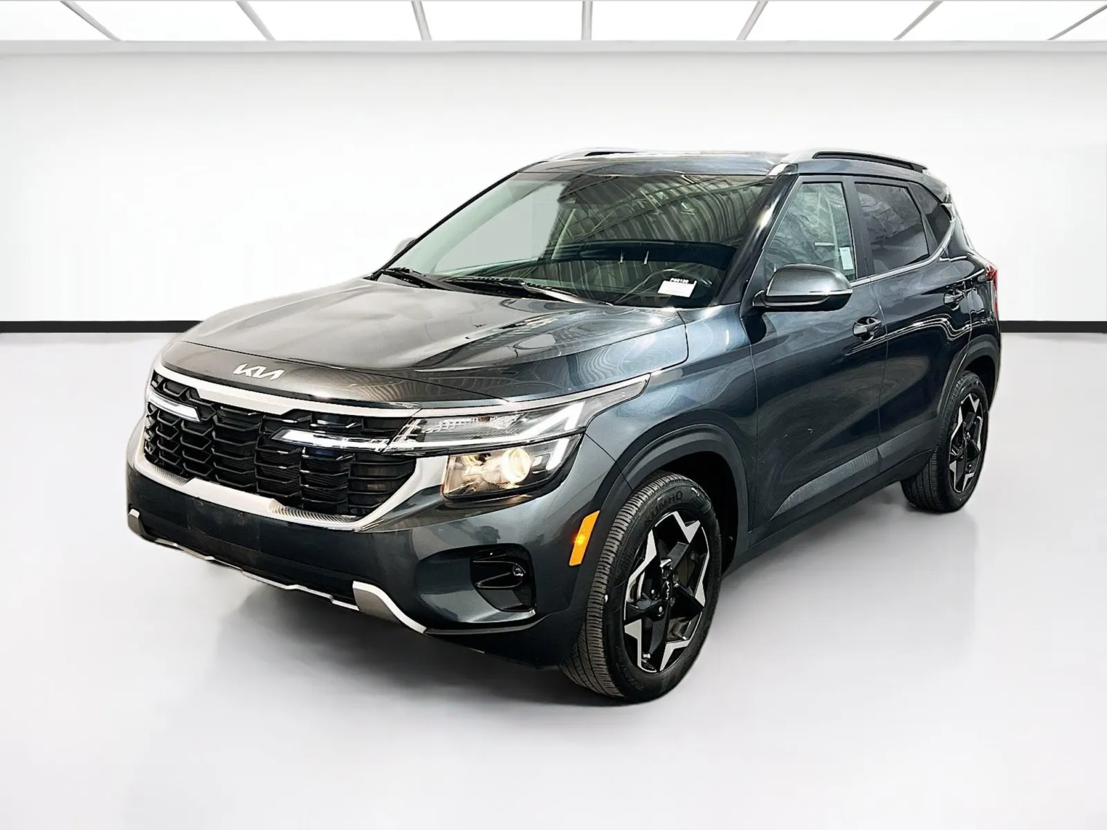Gray 2024 Kia Seltos EX for sale in Chandler, AZ