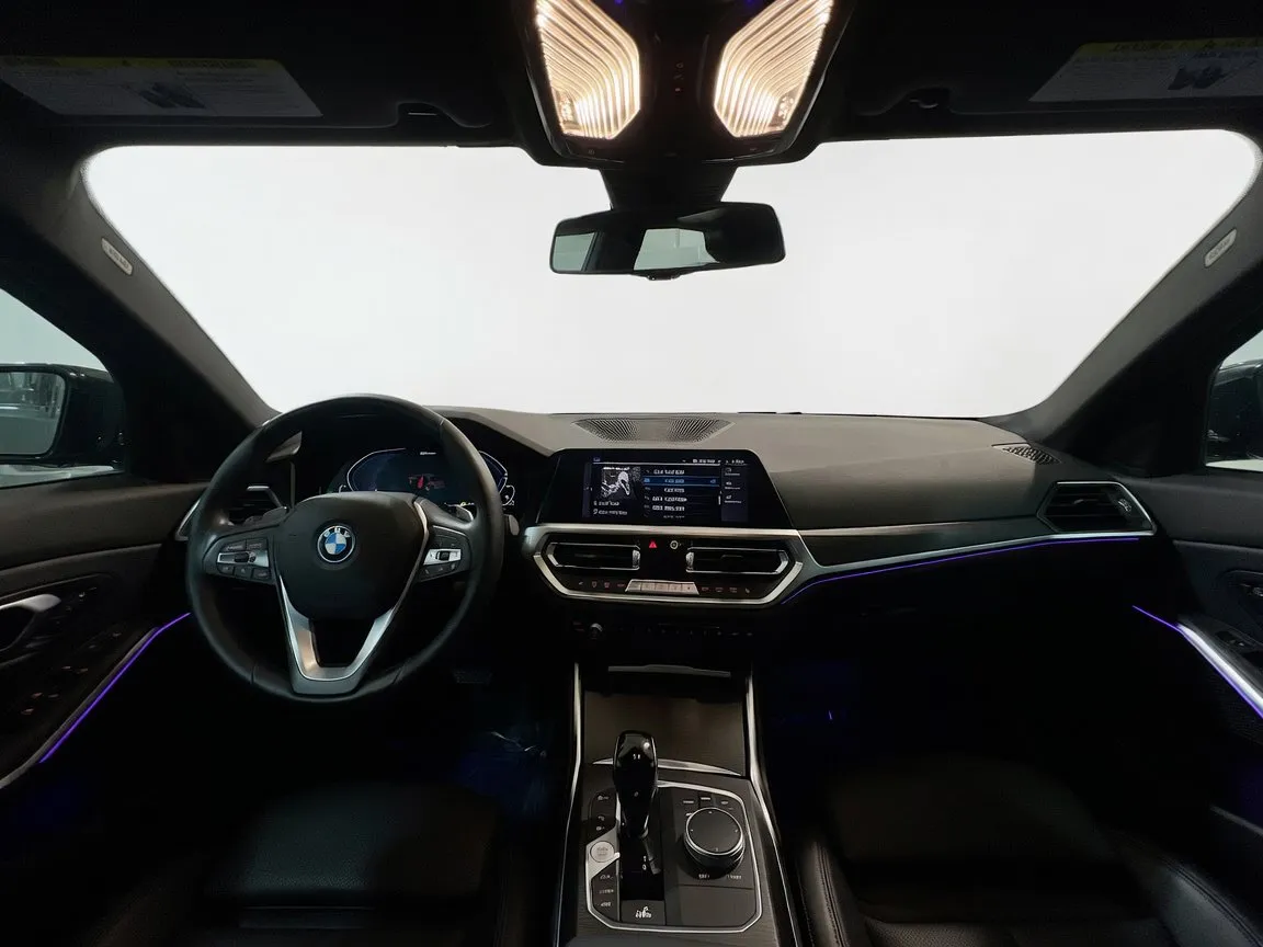 2022 BMW 3 Series 330e - Photo 17