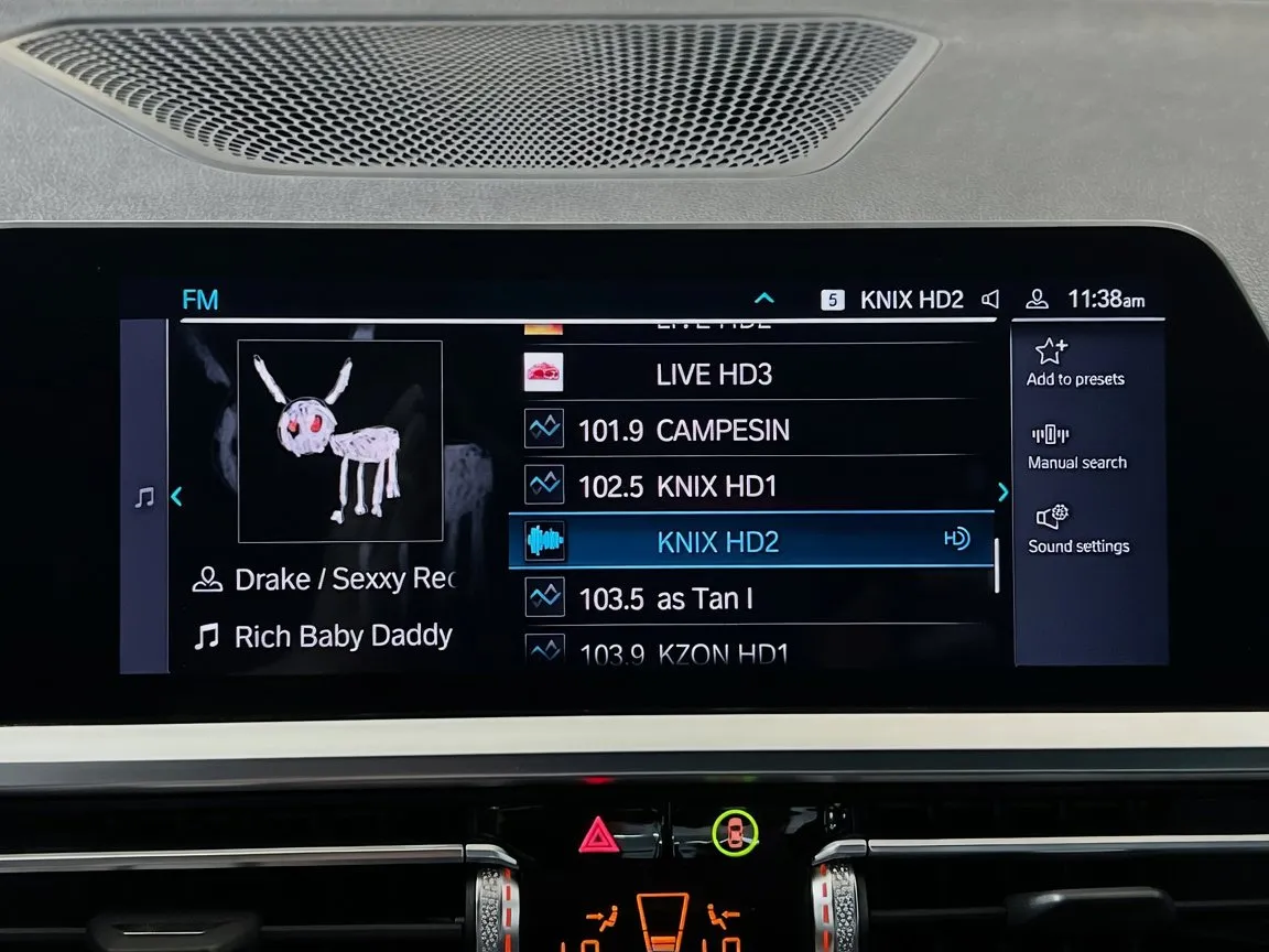 2022 BMW 3 Series 330e - Photo 11