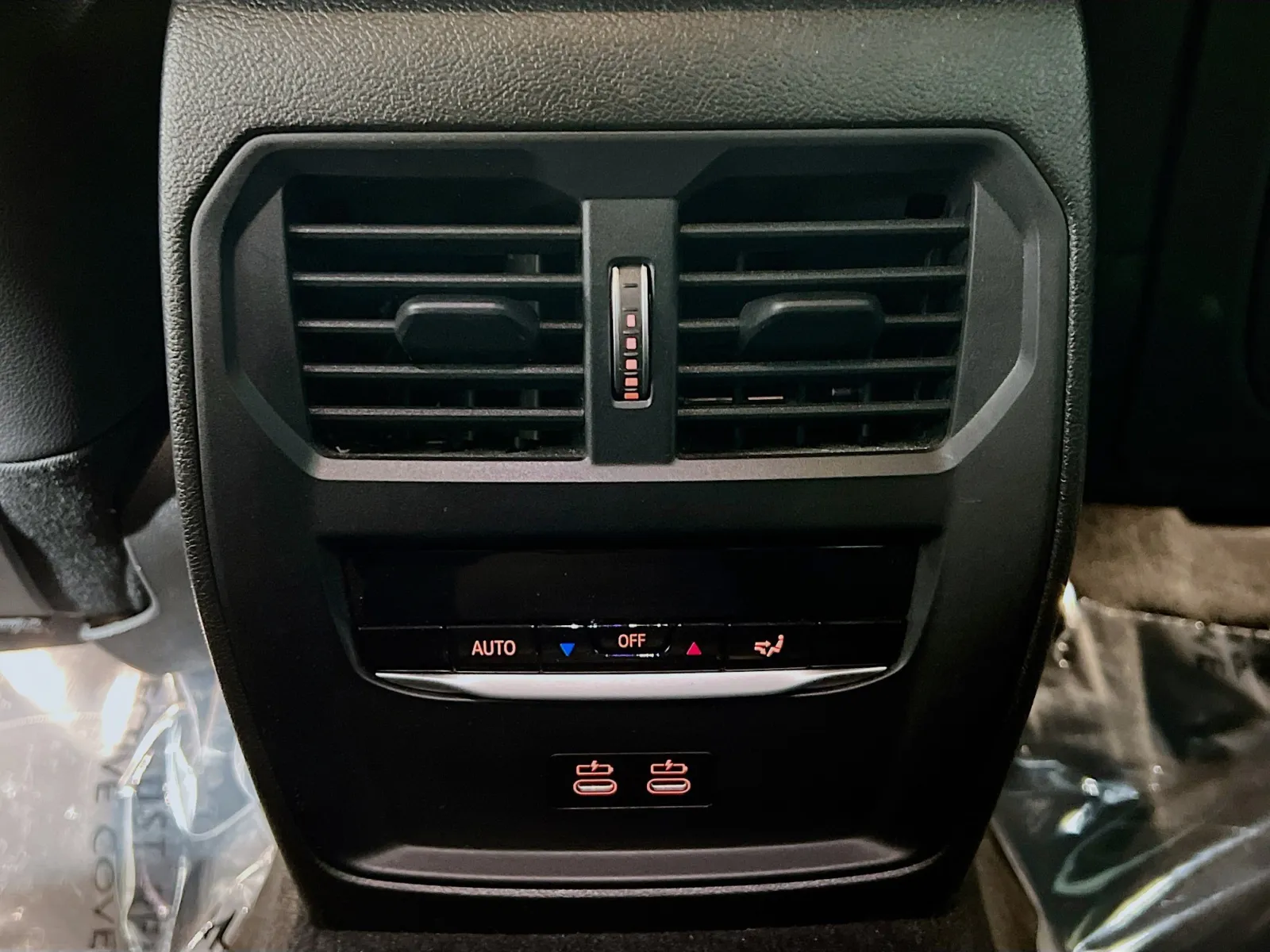2022 BMW 3 Series 330e - Photo 19