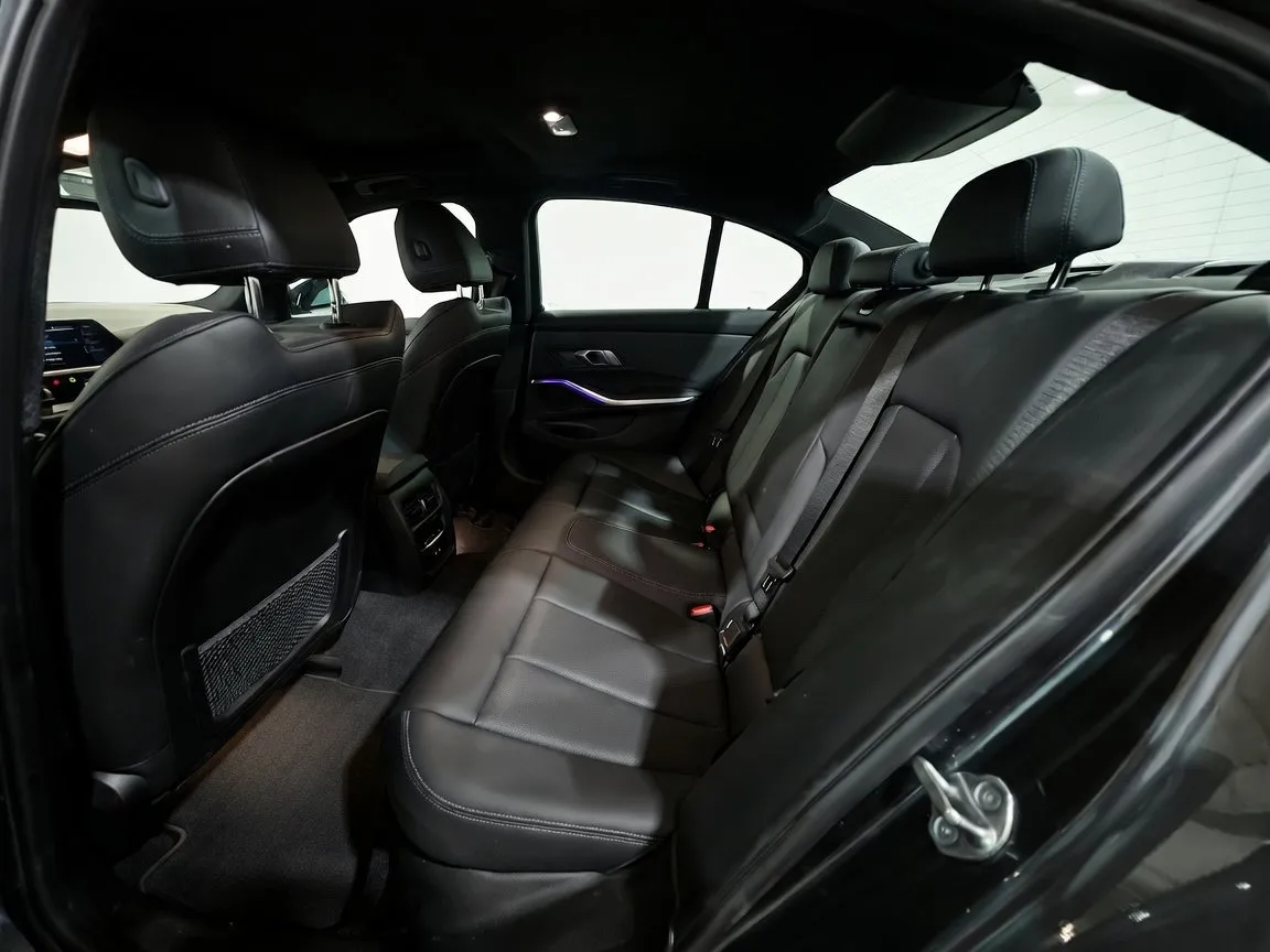 2022 BMW 3 Series 330e - Photo 18