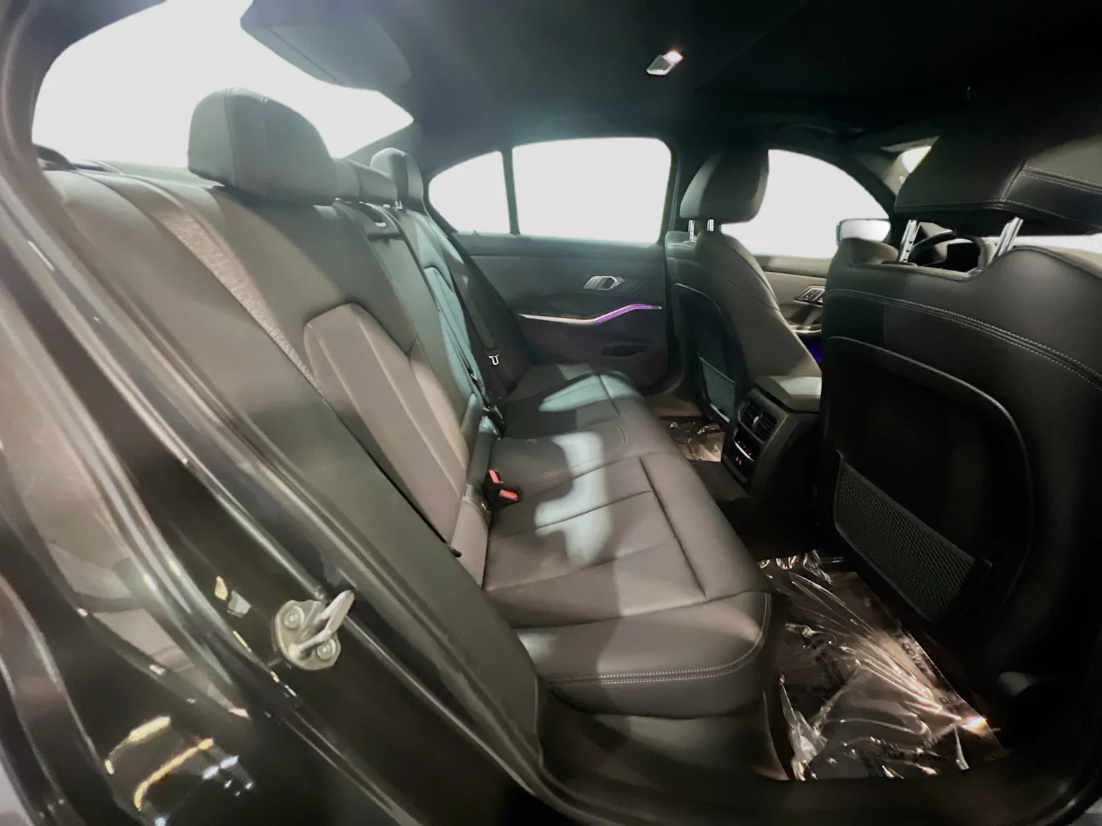 2022 BMW 3 Series 330e - Photo 21