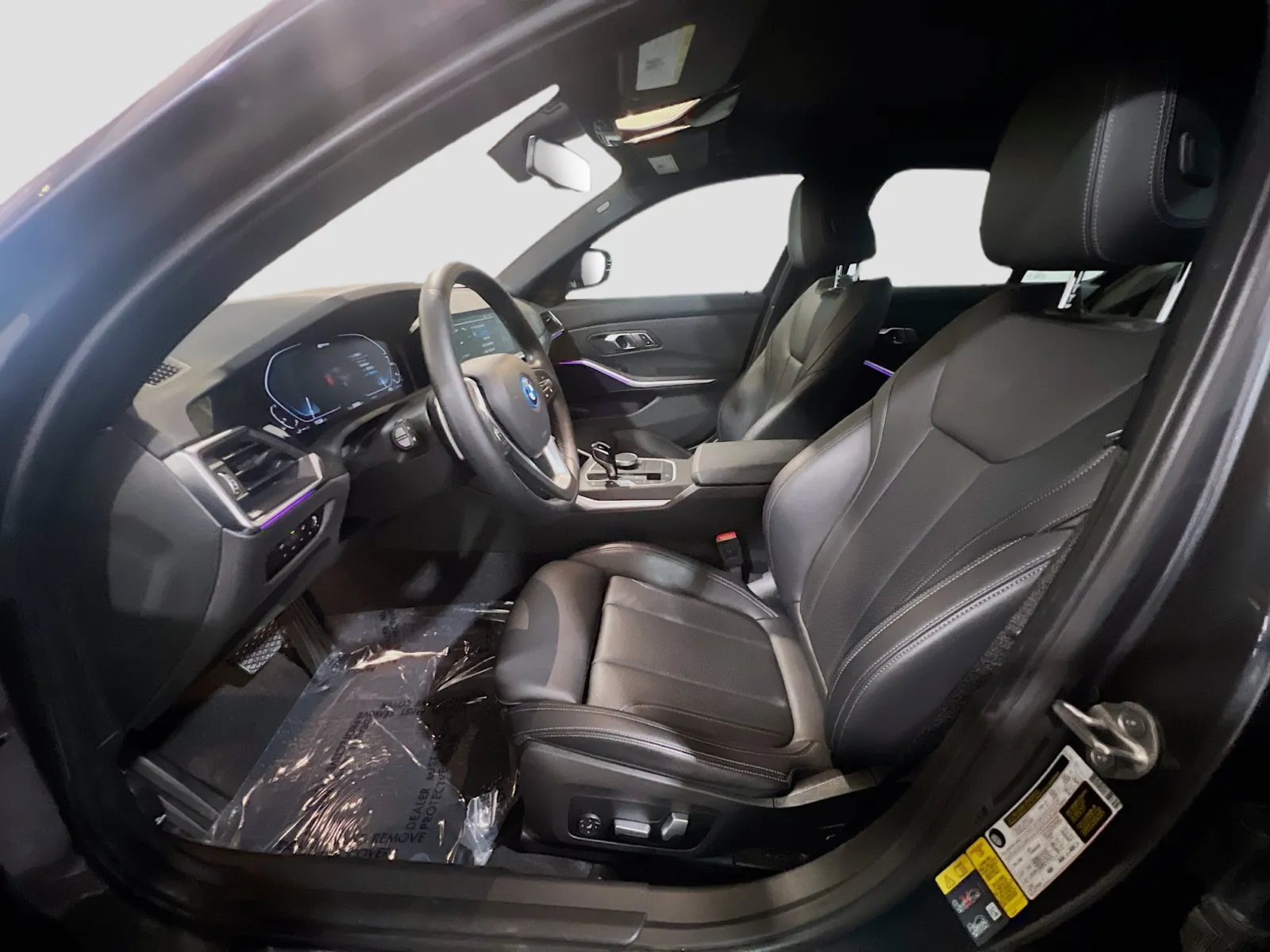 2022 BMW 3 Series 330e - Photo 15
