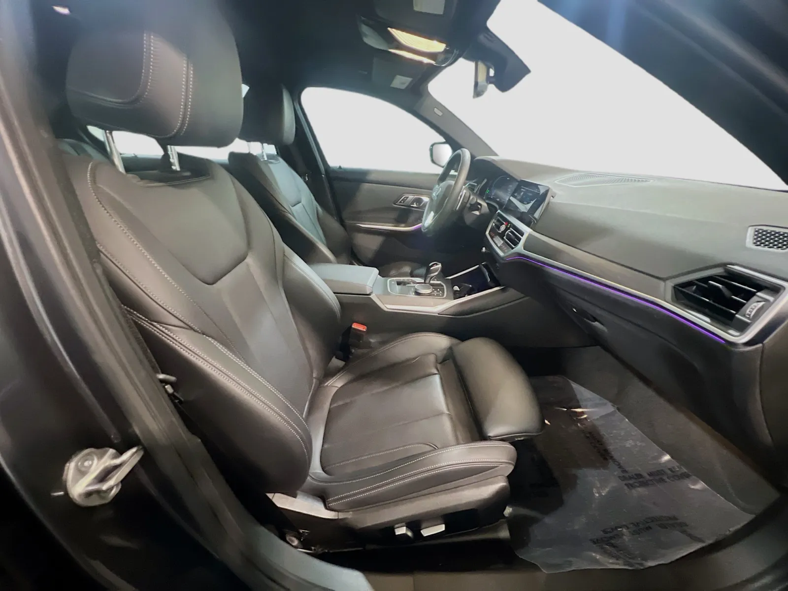 2022 BMW 3 Series 330e - Photo 22