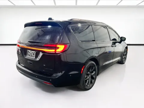 More photos of 2023 Chrysler Pacifica Limited at STG Chandler, AZ