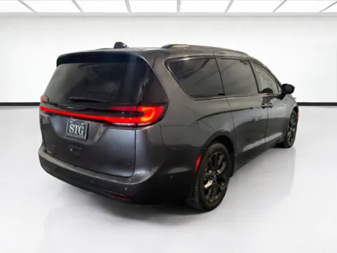 More photos of 2023 Chrysler Pacifica Limited at STG Chandler, AZ