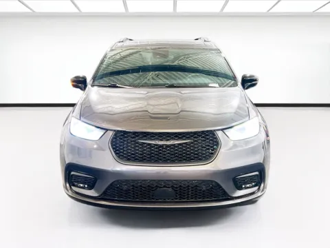 Photos of 2023 Chrysler Pacifica Limited for sale in Chandler, AZ at STG Chandler