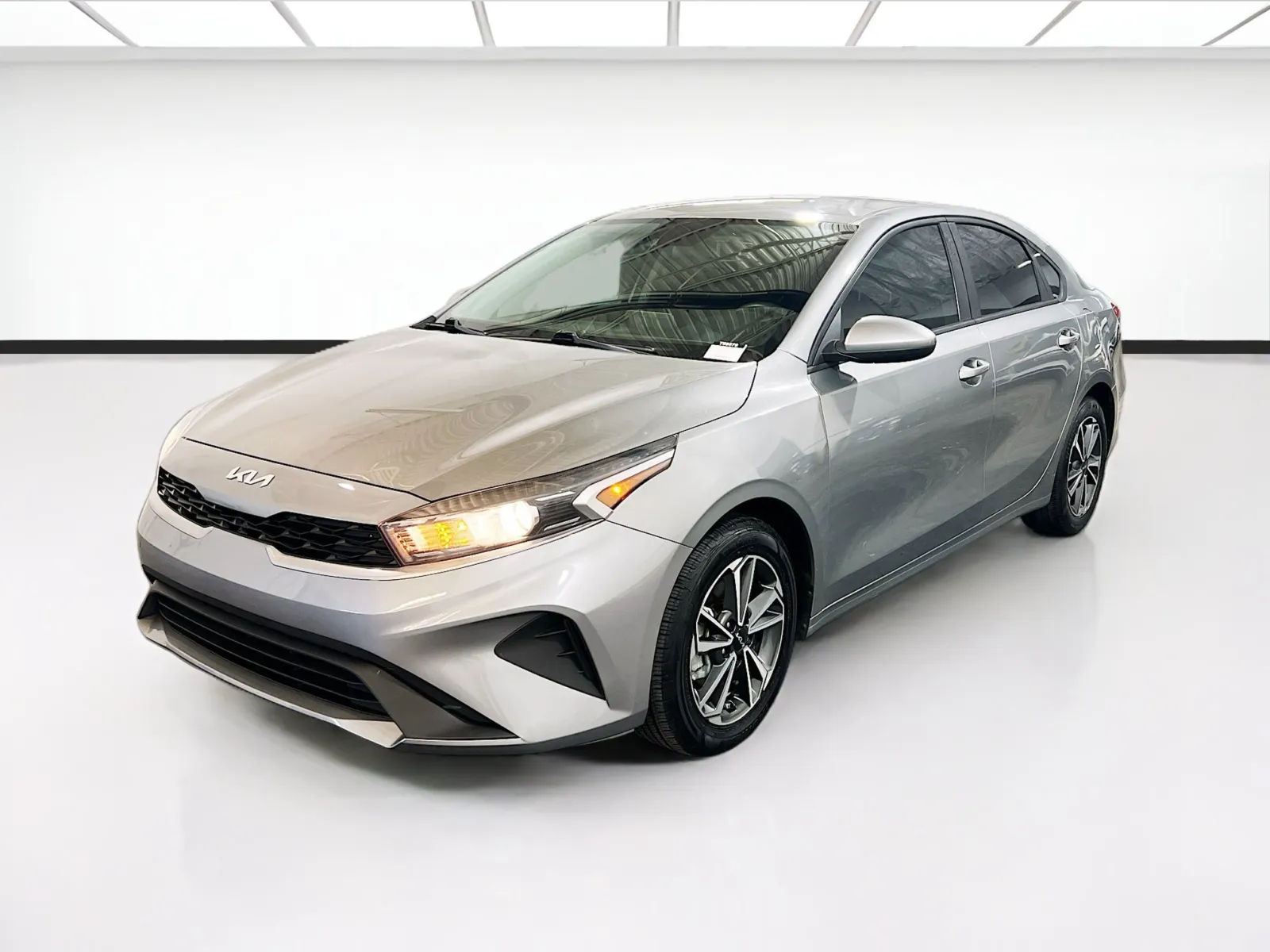 Gray 2023 Kia Forte LXS for sale in Chandler, AZ