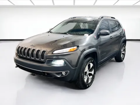 Gray 2018 Jeep Cherokee Trailhawk for sale in Chandler, AZ