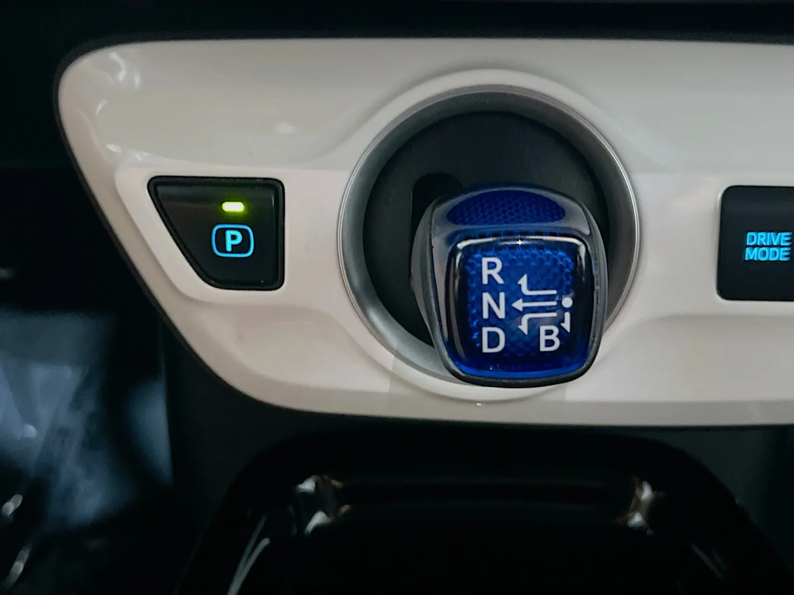 2017 Toyota Prius Prime Plus - Photo 12