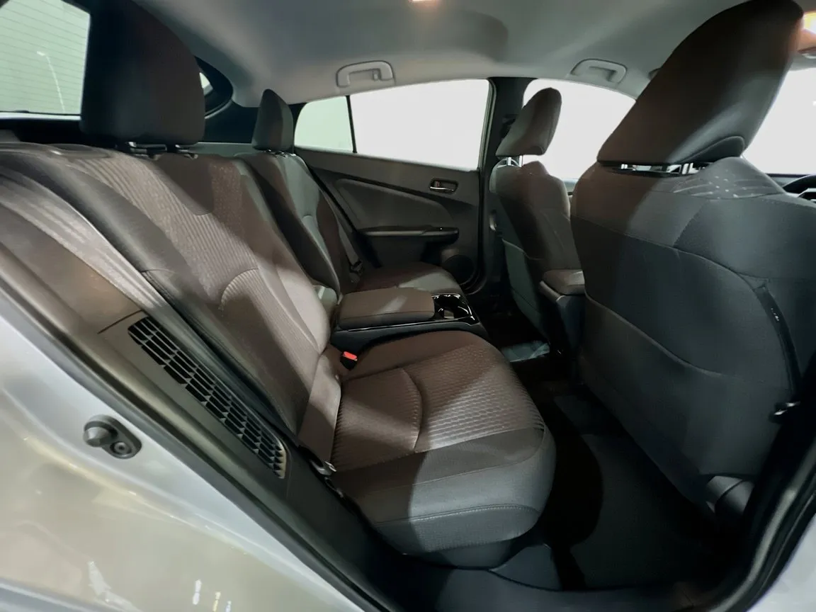 2017 Toyota Prius Prime Plus - Photo 18