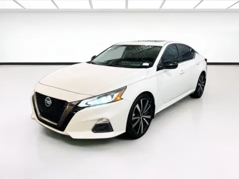 White 2021 Nissan Altima 2.5 SR for sale in Chandler, AZ