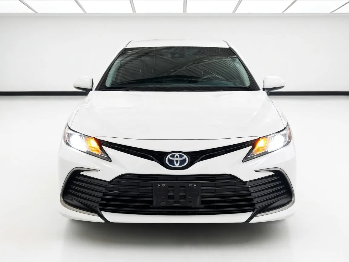 Toyota Camry photo 2