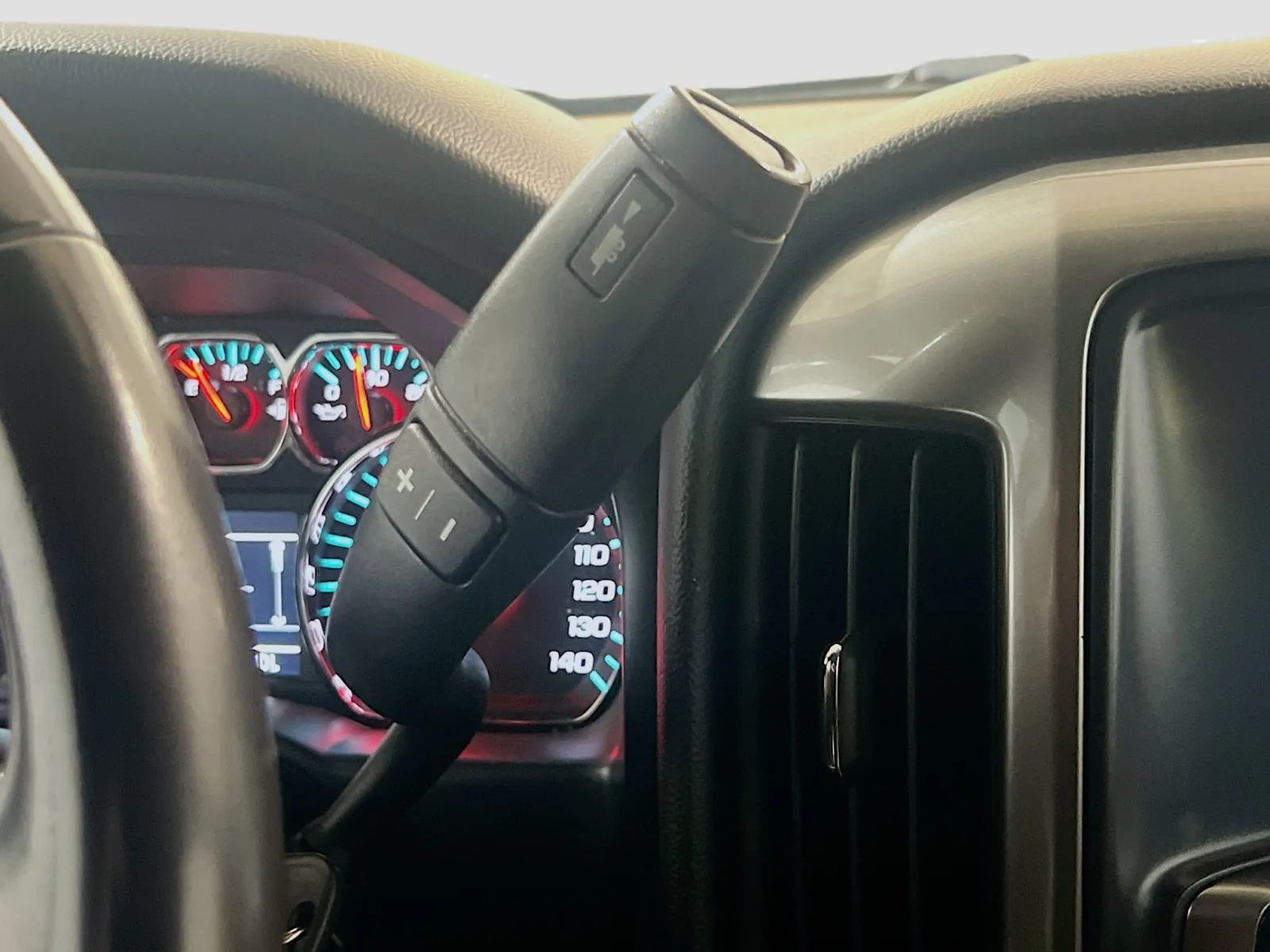 2018 Chevrolet Silverado 1500 LT - Photo 12