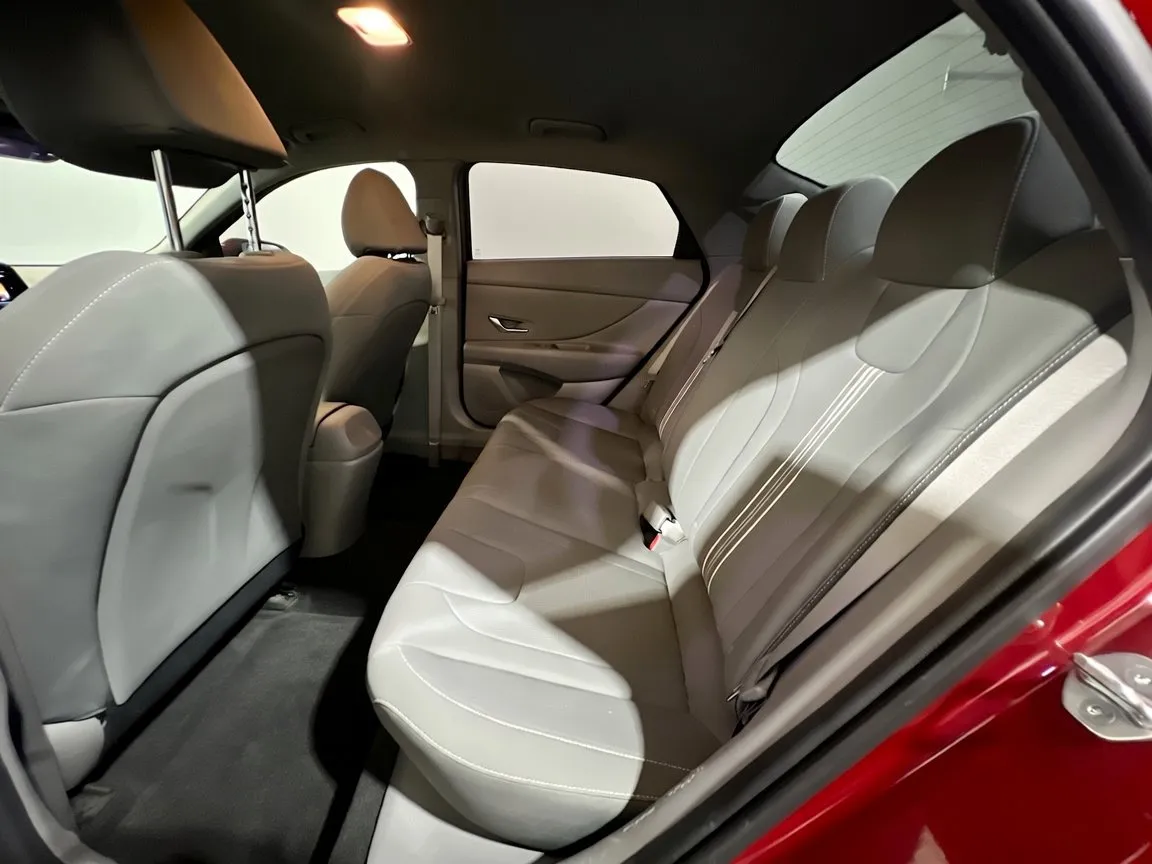 Hyundai Elantra photo 17