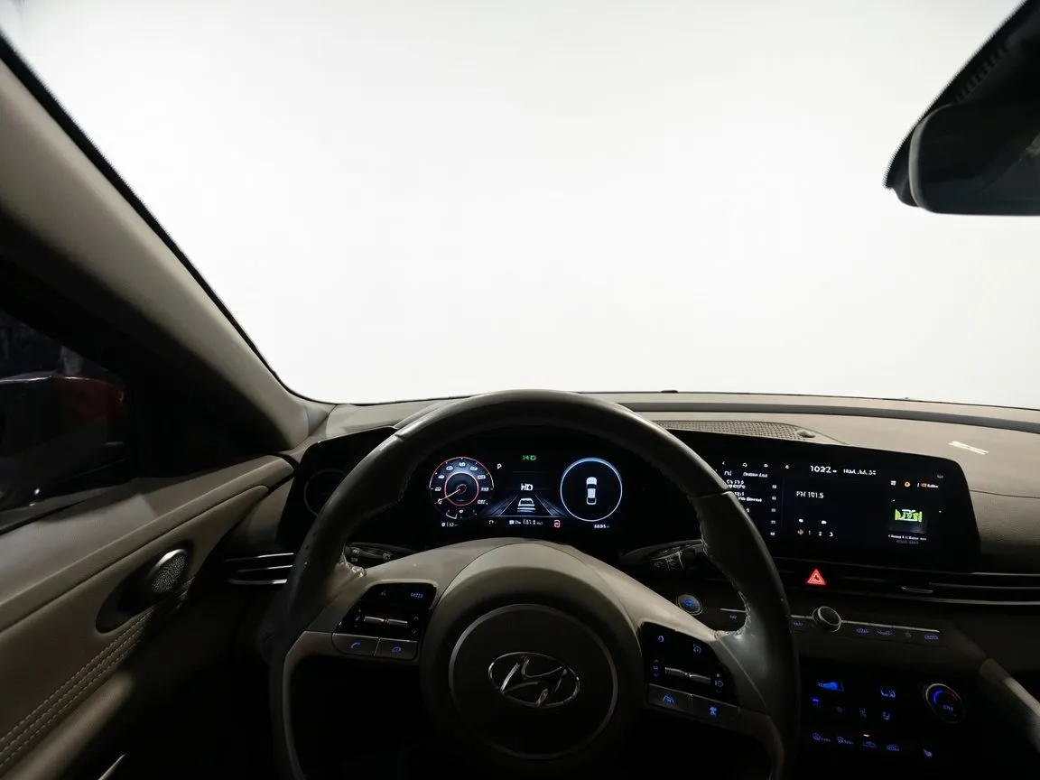 Hyundai Elantra photo 7