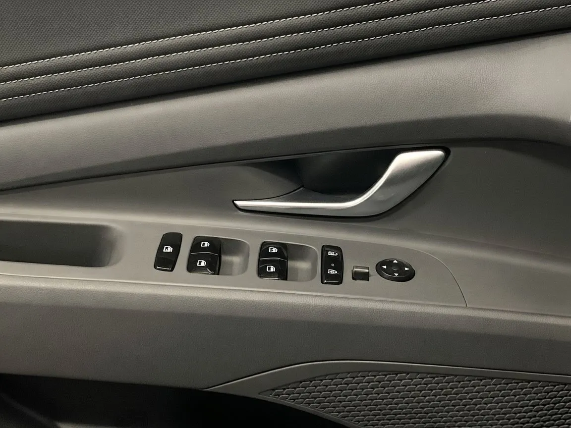 Hyundai Elantra photo 14
