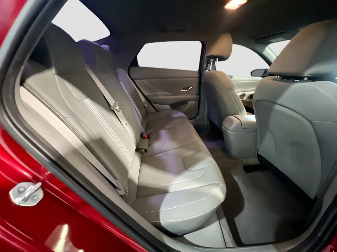 Hyundai Elantra photo 18