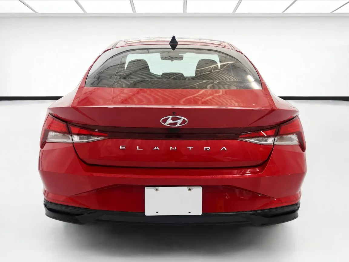 Hyundai Elantra photo 5