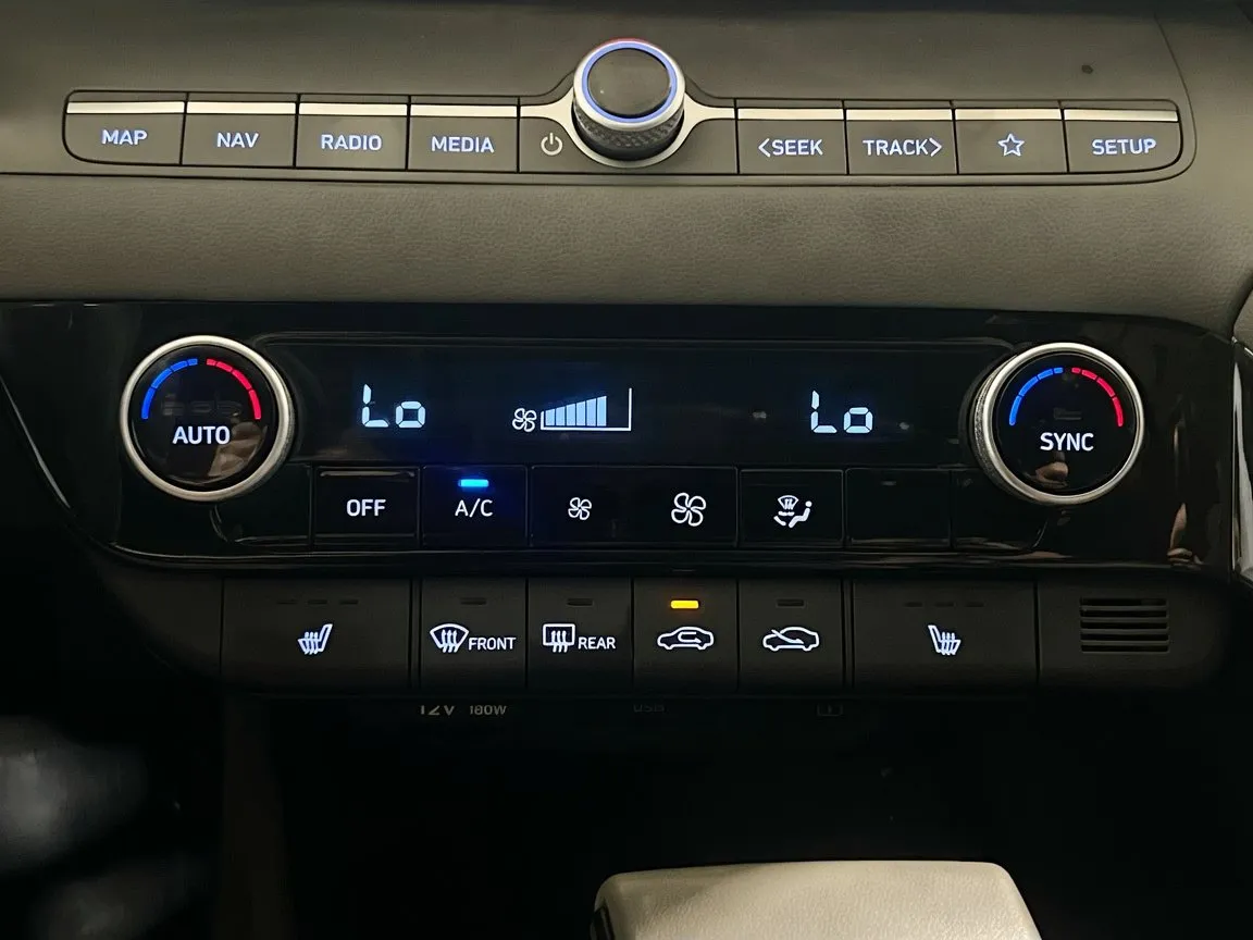 Hyundai Elantra photo 12