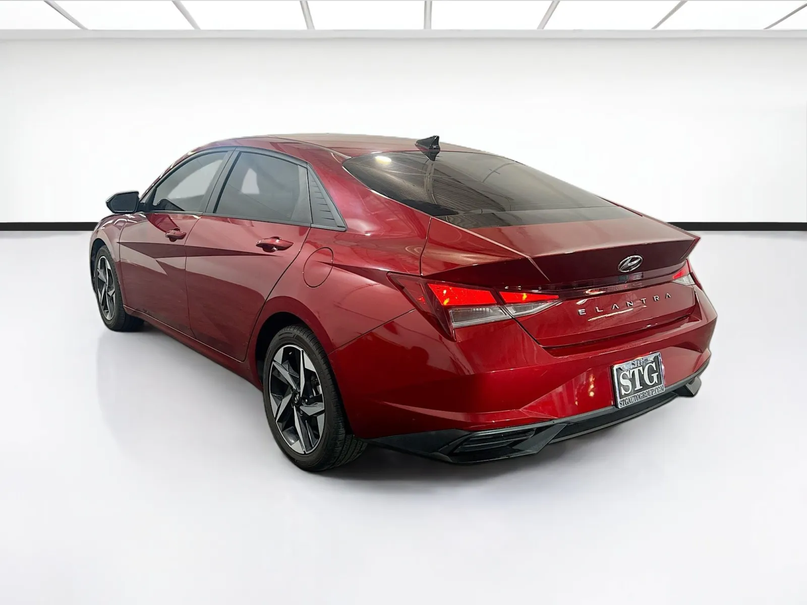 Hyundai Elantra photo 6