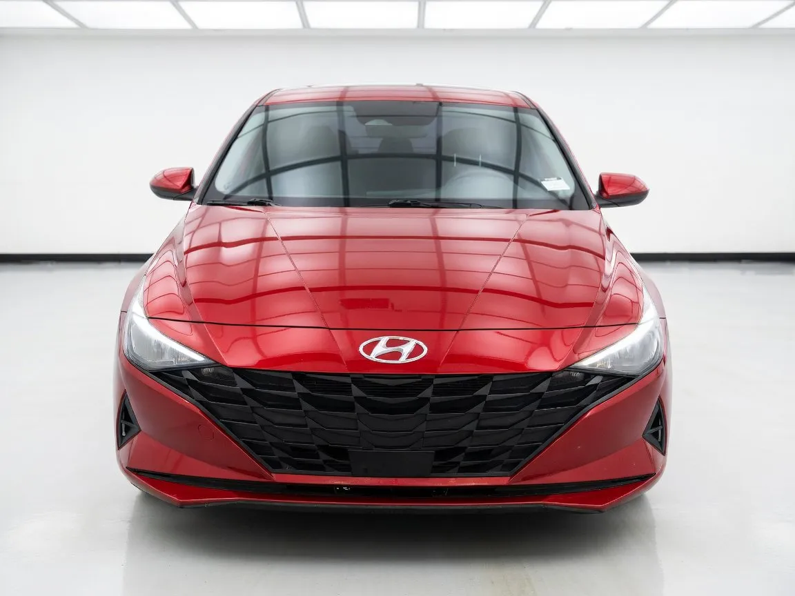 Hyundai Elantra photo 2
