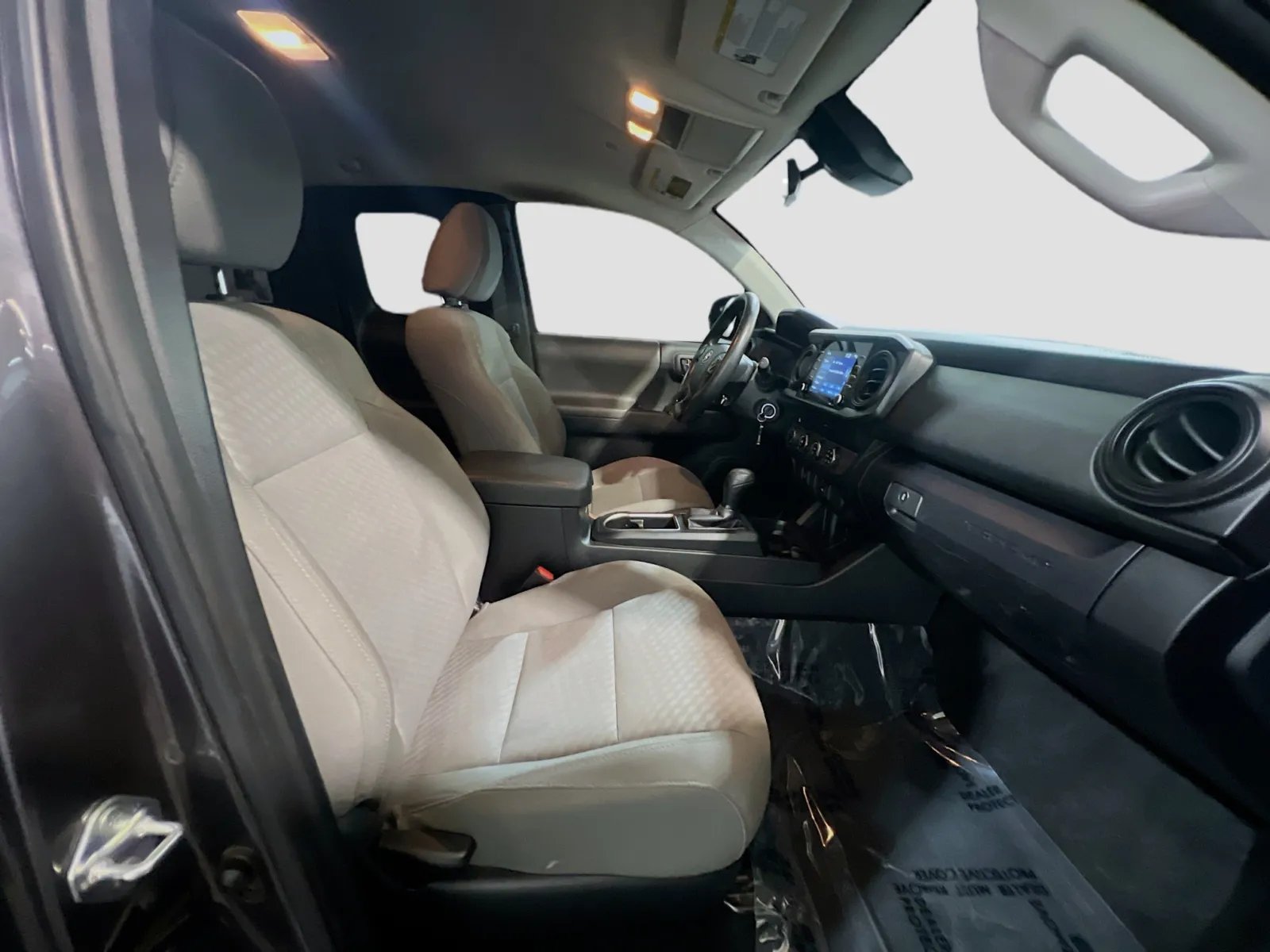 Toyota Tacoma photo 18