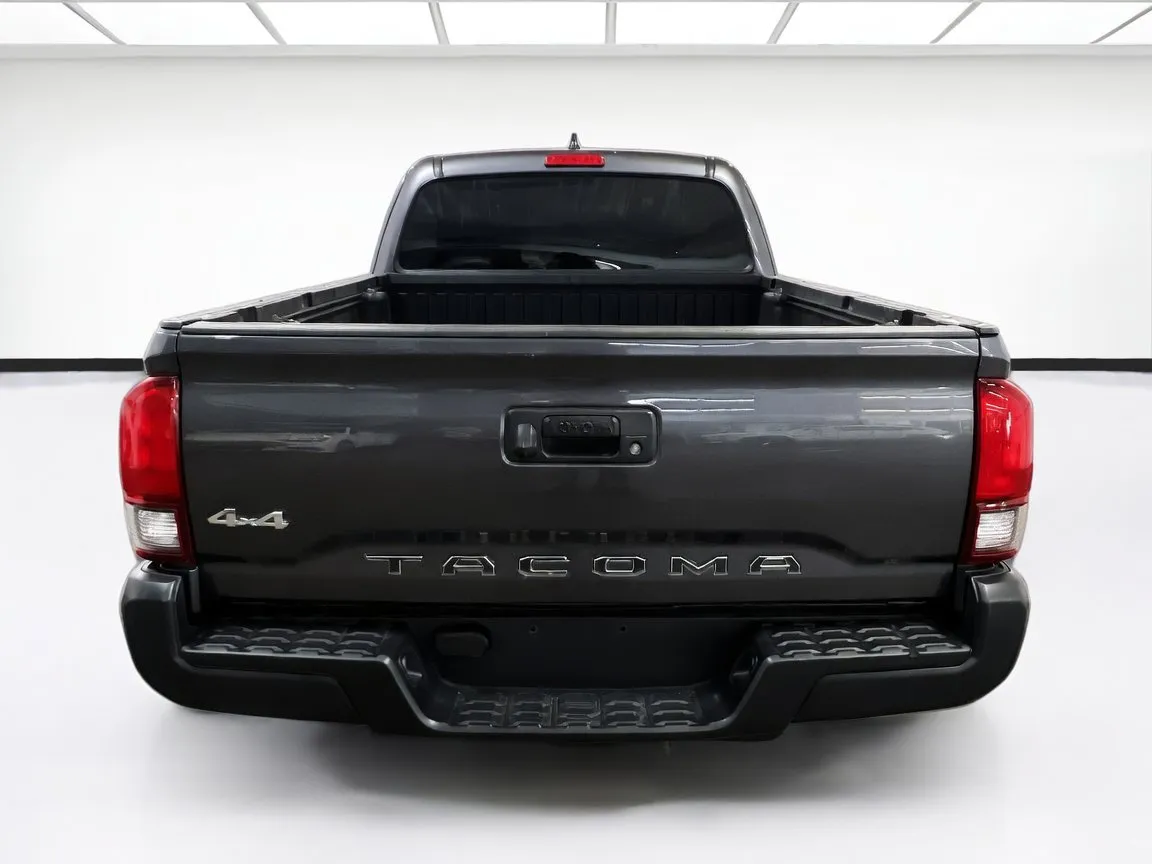 Toyota Tacoma photo 5