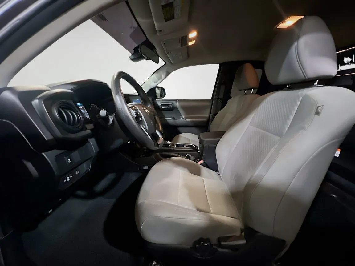 Toyota Tacoma photo 14