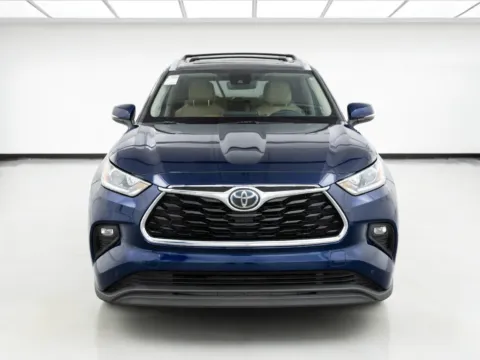 Photos of 2021 Toyota Highlander Limited for sale in Chandler, AZ at STG Chandler