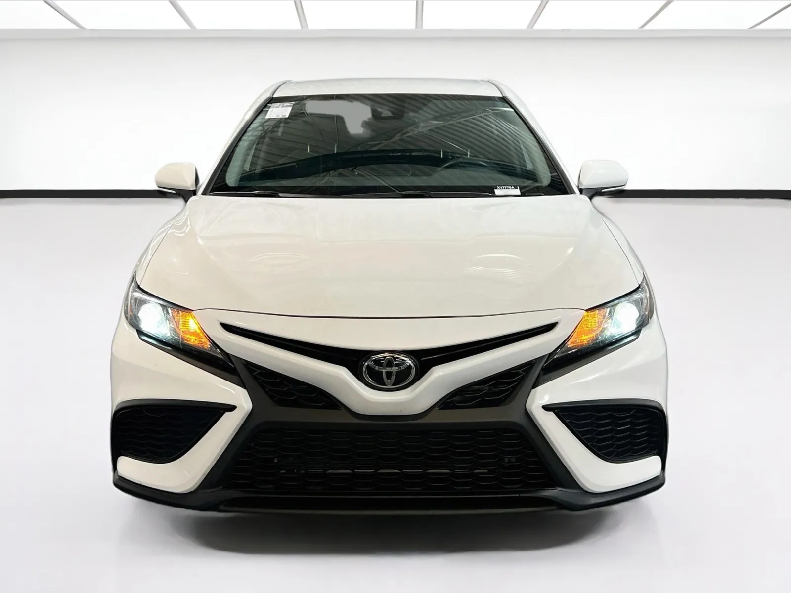 Toyota Camry photo 2