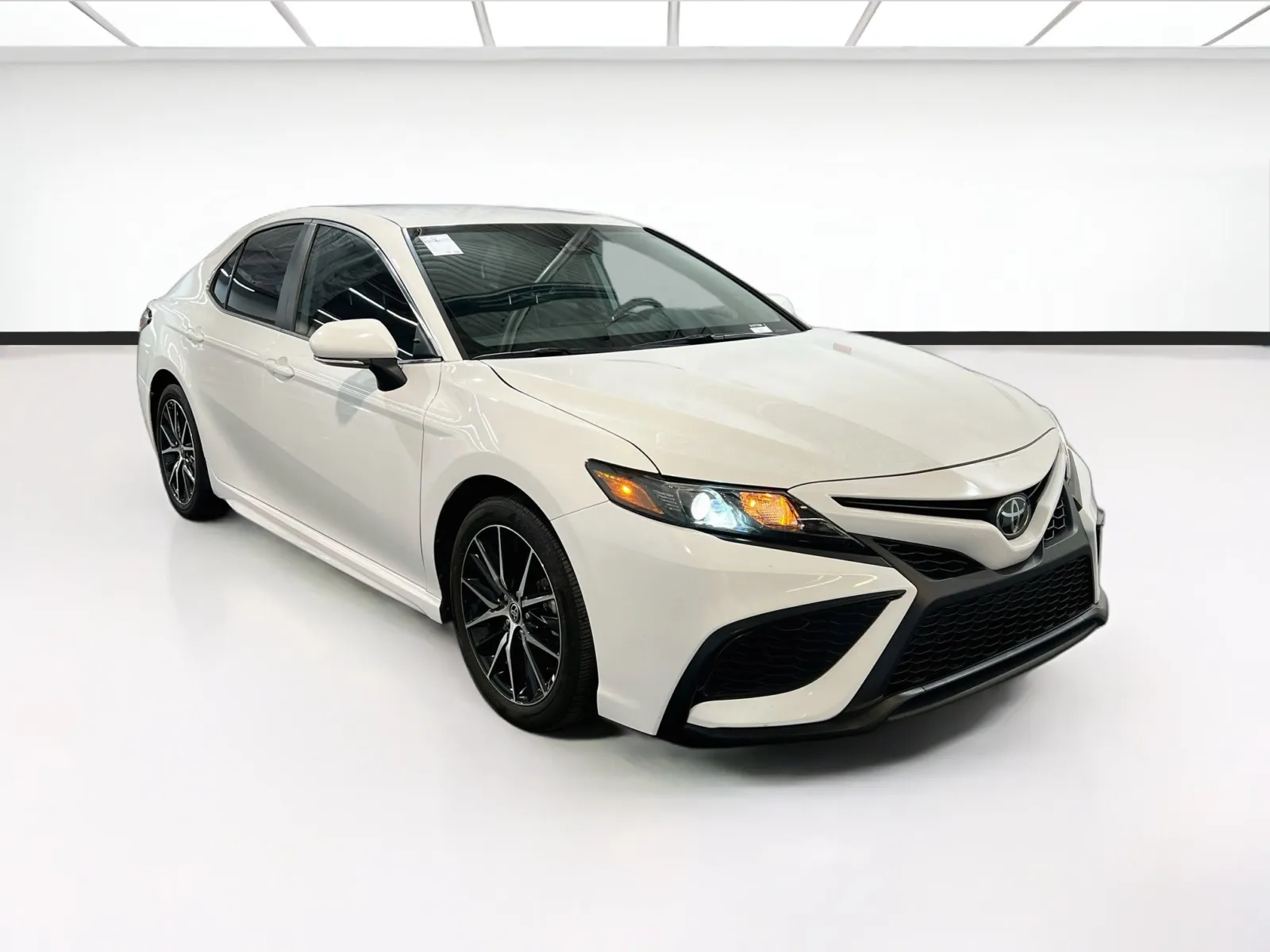 Toyota Camry photo 3