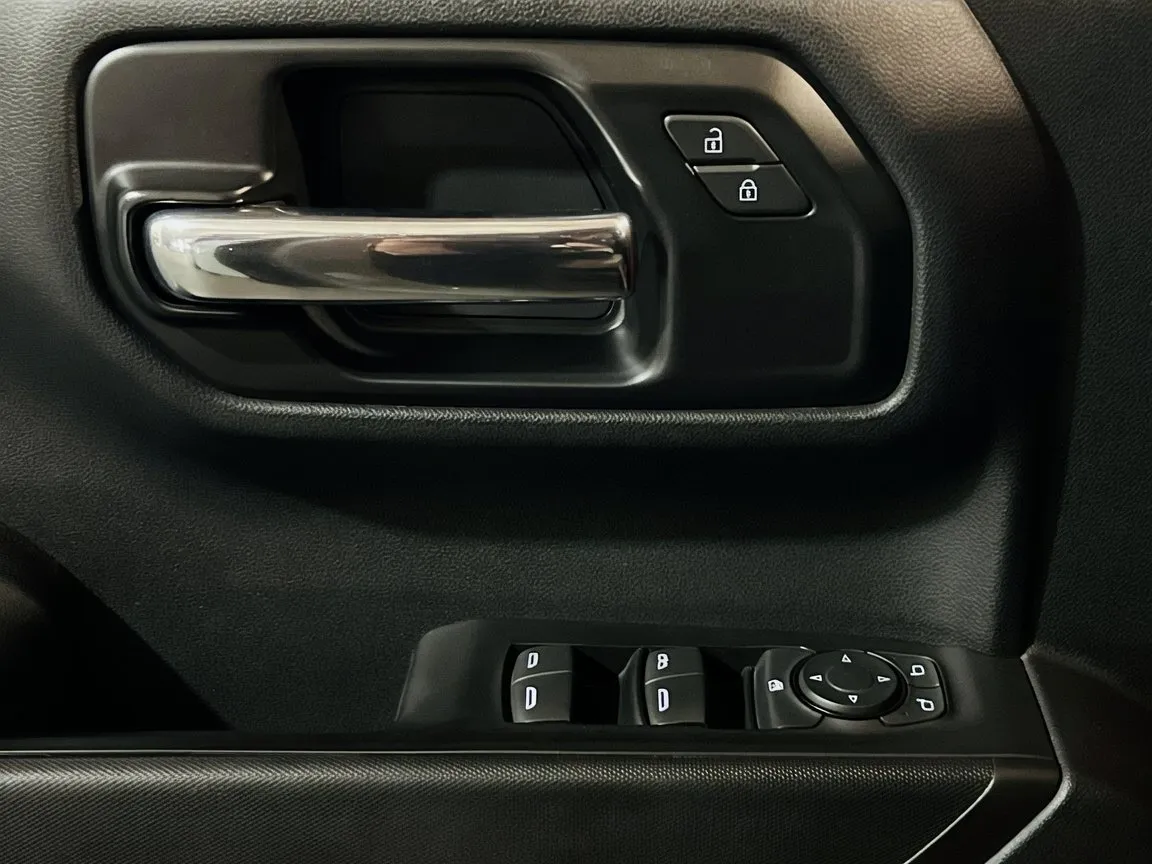 2022 Chevrolet Silverado 1500 Limited Custom - Photo 13