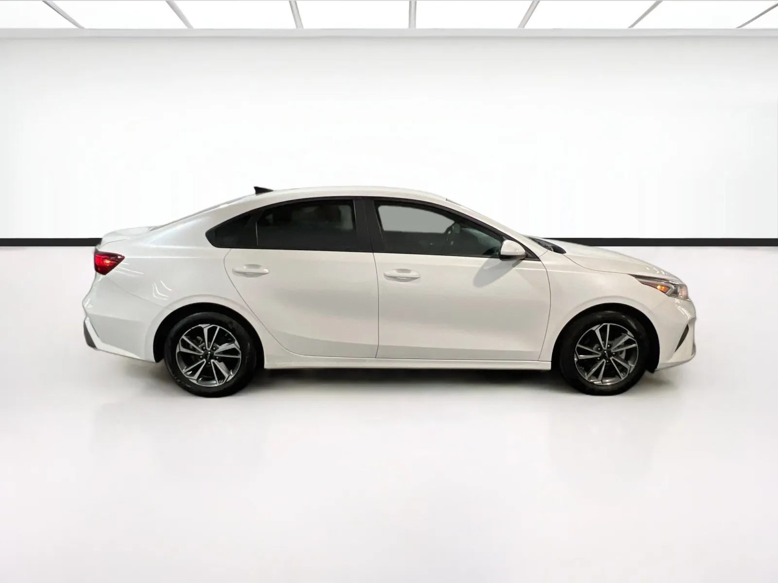 2024 Kia Forte LXS - Photo 22