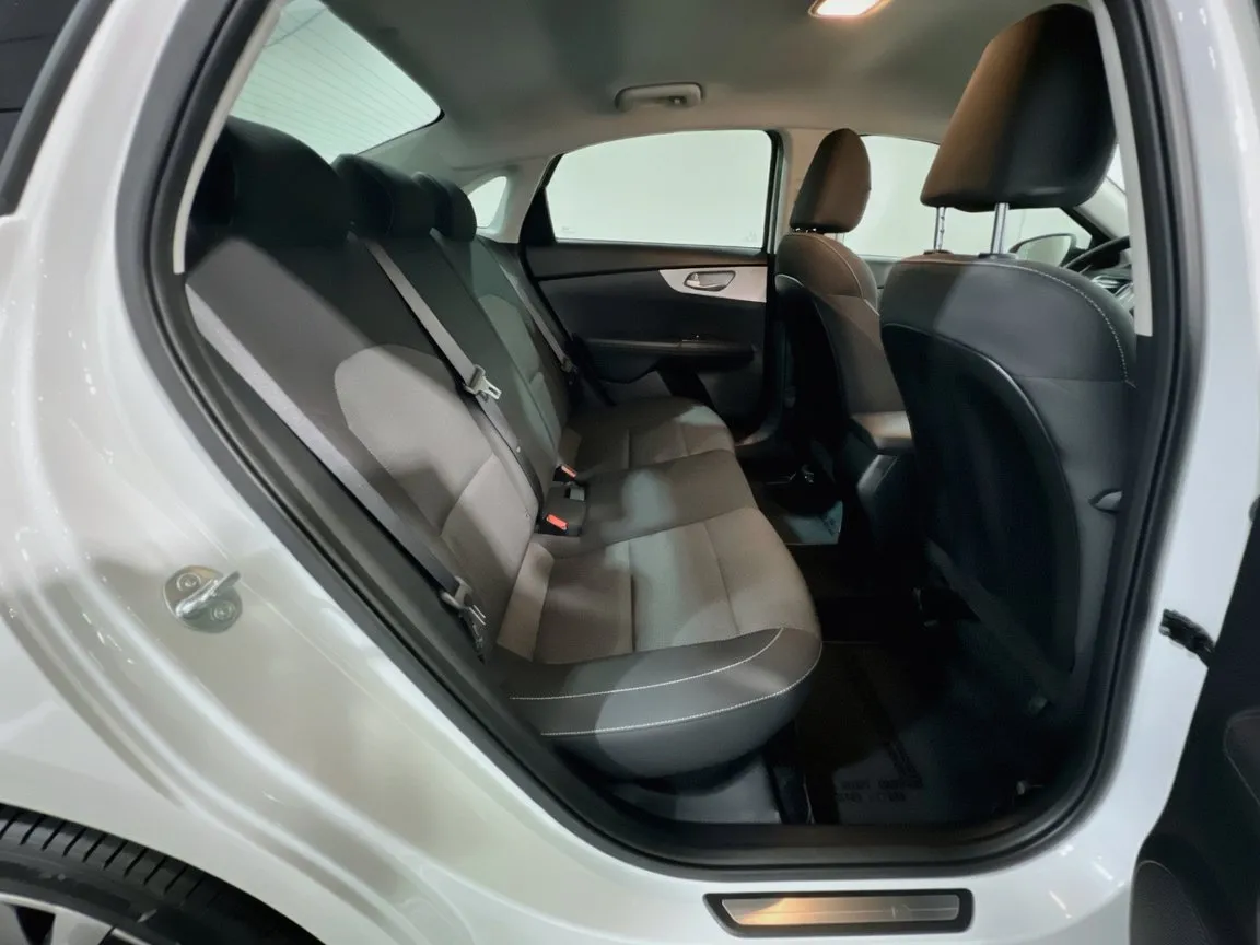2024 Kia Forte LXS - Photo 18