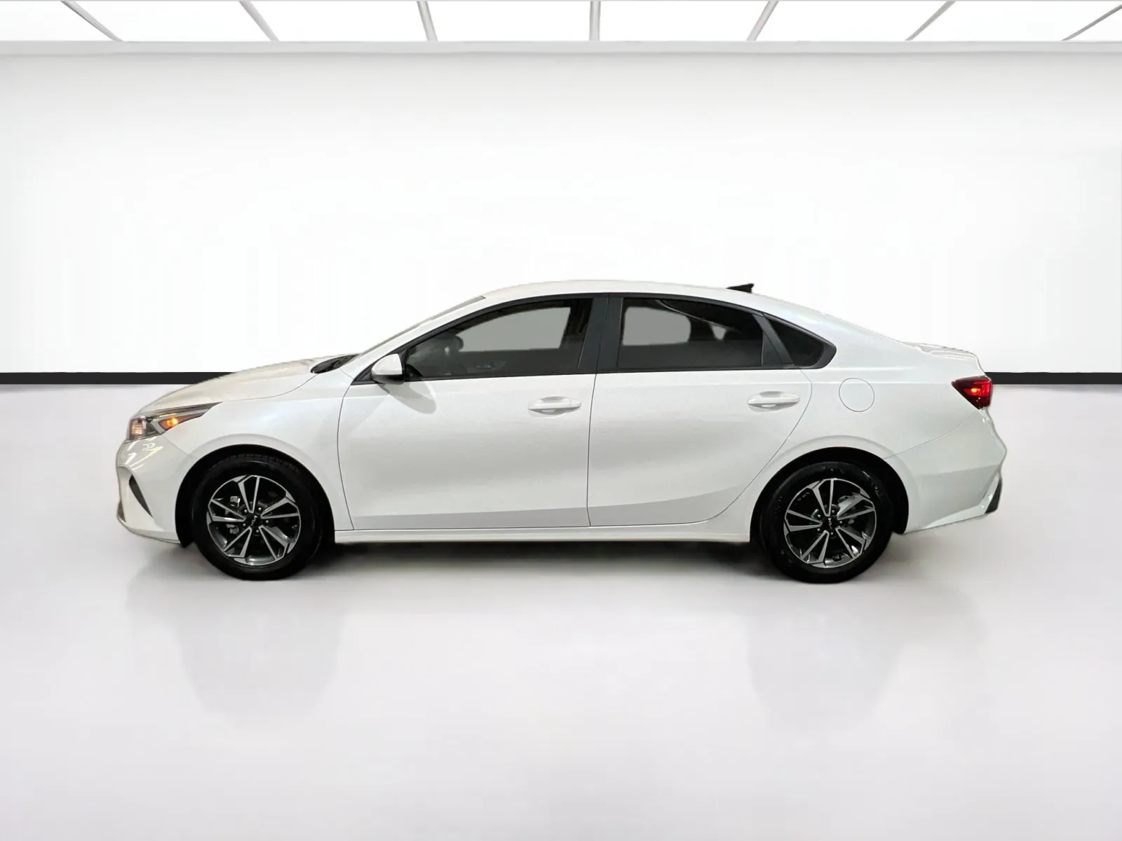 2024 Kia Forte LXS - Photo 21