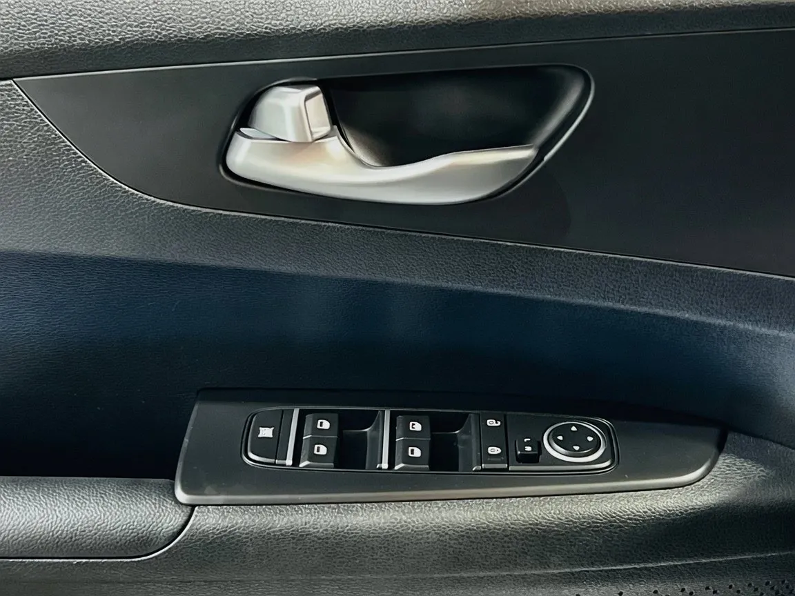 2024 Kia Forte LXS - Photo 13