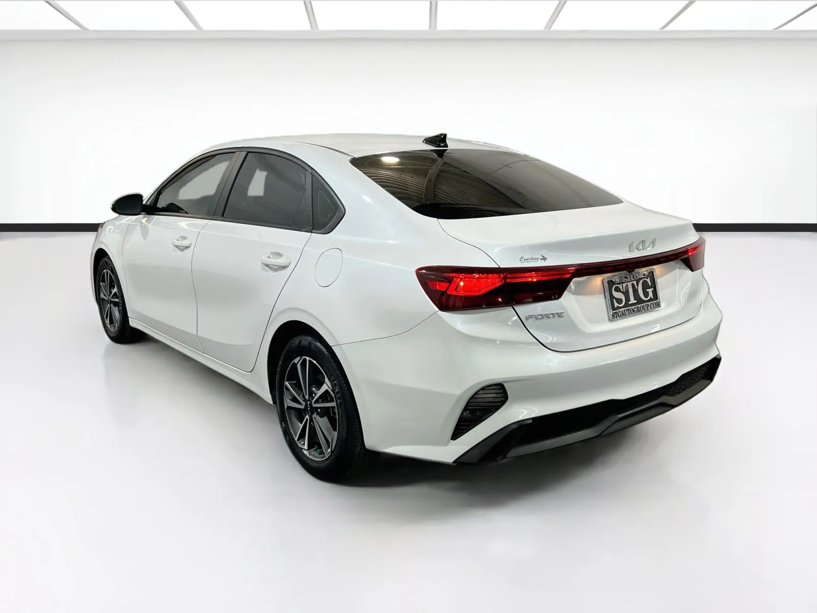 2024 Kia Forte LXS - Photo 6