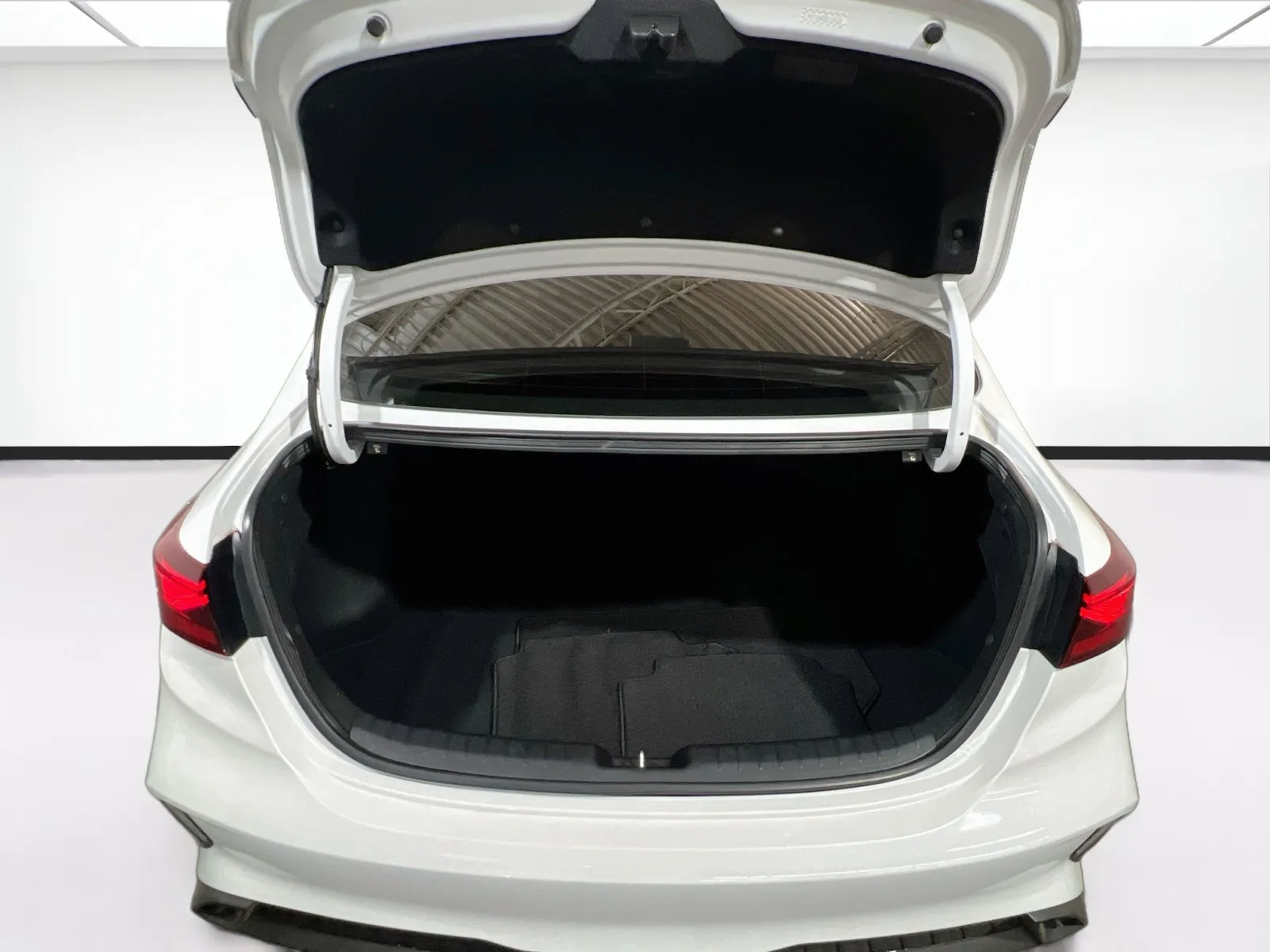 2024 Kia Forte LXS - Photo 17